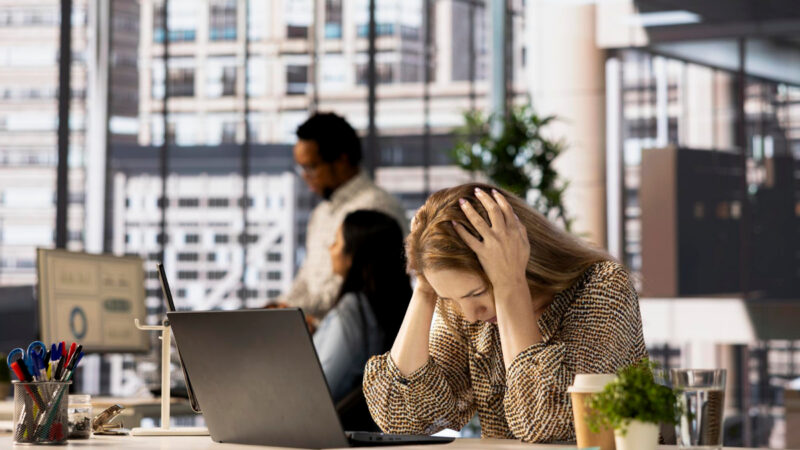 Burnout cresce e vira doença ocupacional reconhecida