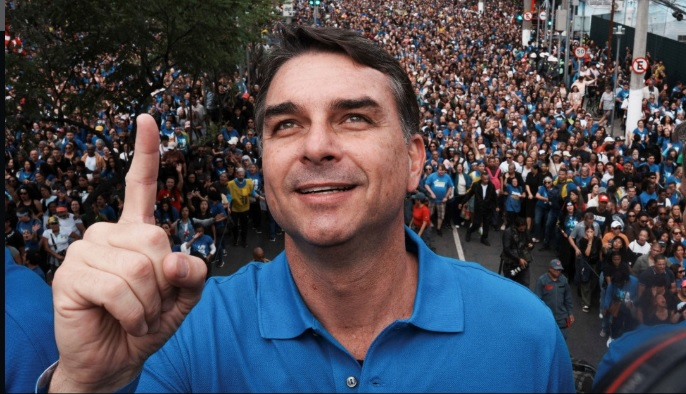 Flávio Bolsonaro acusa integrantes da CNBB de disseminar informação falsa sobre Nossa Senhora Aparecida