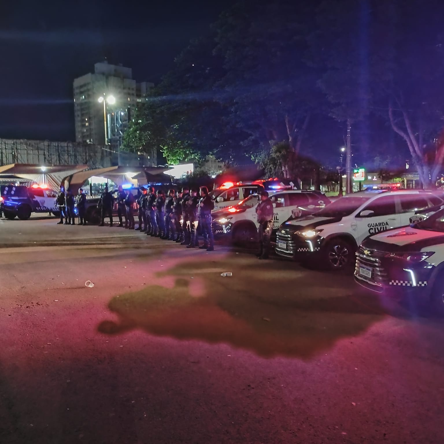 Guarda Municipal usa gás de pimenta para conter tumulto no Carnaval de Maringá