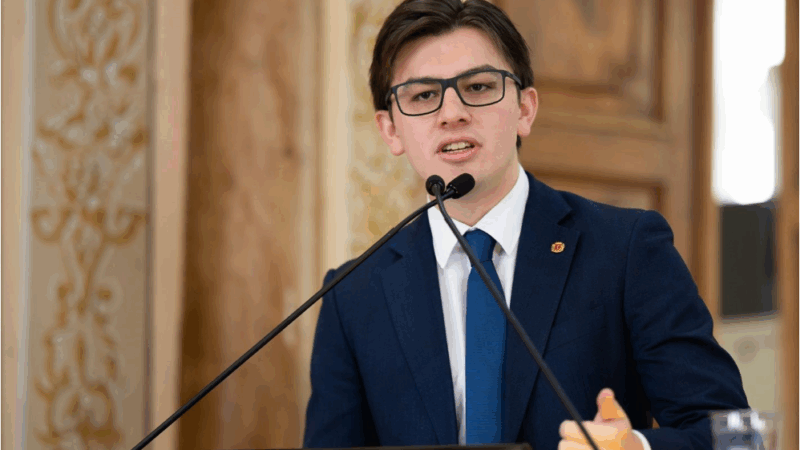 Deputados acusam Guilherme Kilter de transformar a Assembleia do Paraná em palco para ganhar curtidas na internet