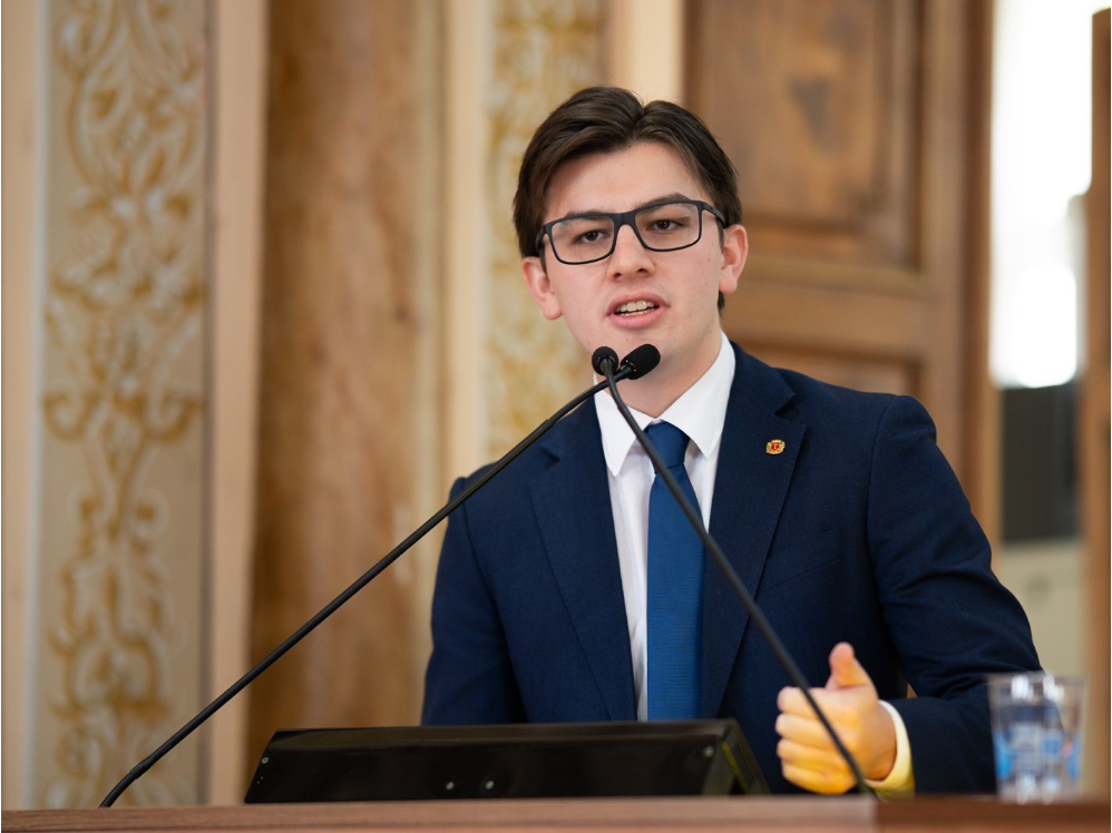 Deputados acusam Guilherme Kilter de transformar a Assembleia do Paraná em palco para ganhar curtidas na internet