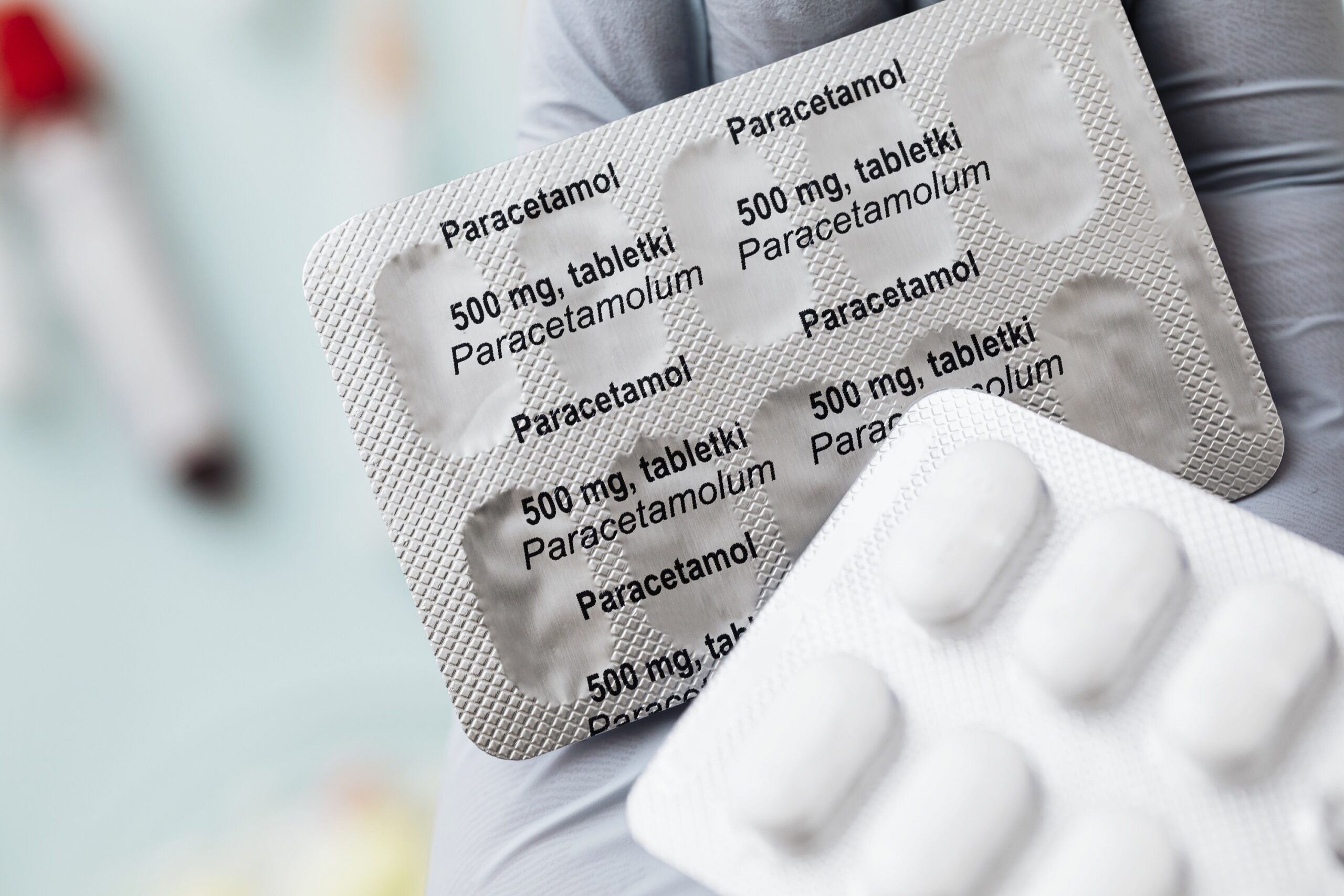 Falência do fígado e danos renais: entenda riscos do uso frequente do paracetamol
