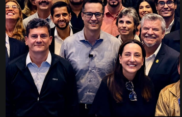 Sergio Moro, Delegado Jacovós, Deltan Dallagnol e Filipe Barros participam de encontro político em Maringá