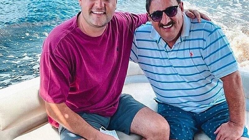 “Café no Bule” para presidente? E a suposta dívida de R$ 80 milhões da família em impostos?