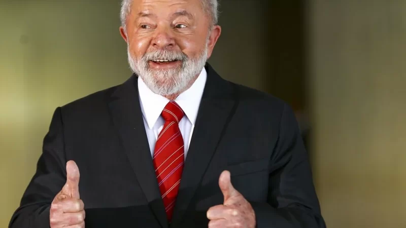 Lula assina decreto e libera R$ 4,7 bilhões para aposentados paranaenses