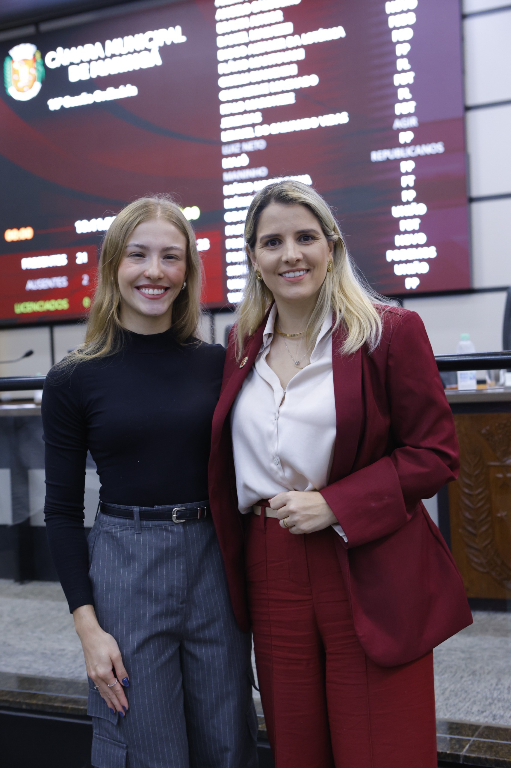 Majô leva orgulho maringaense ao plenário: Câmara Municipal recebe Samantha Krüger, atleta convocada para representar o Brasil no Cheerleading