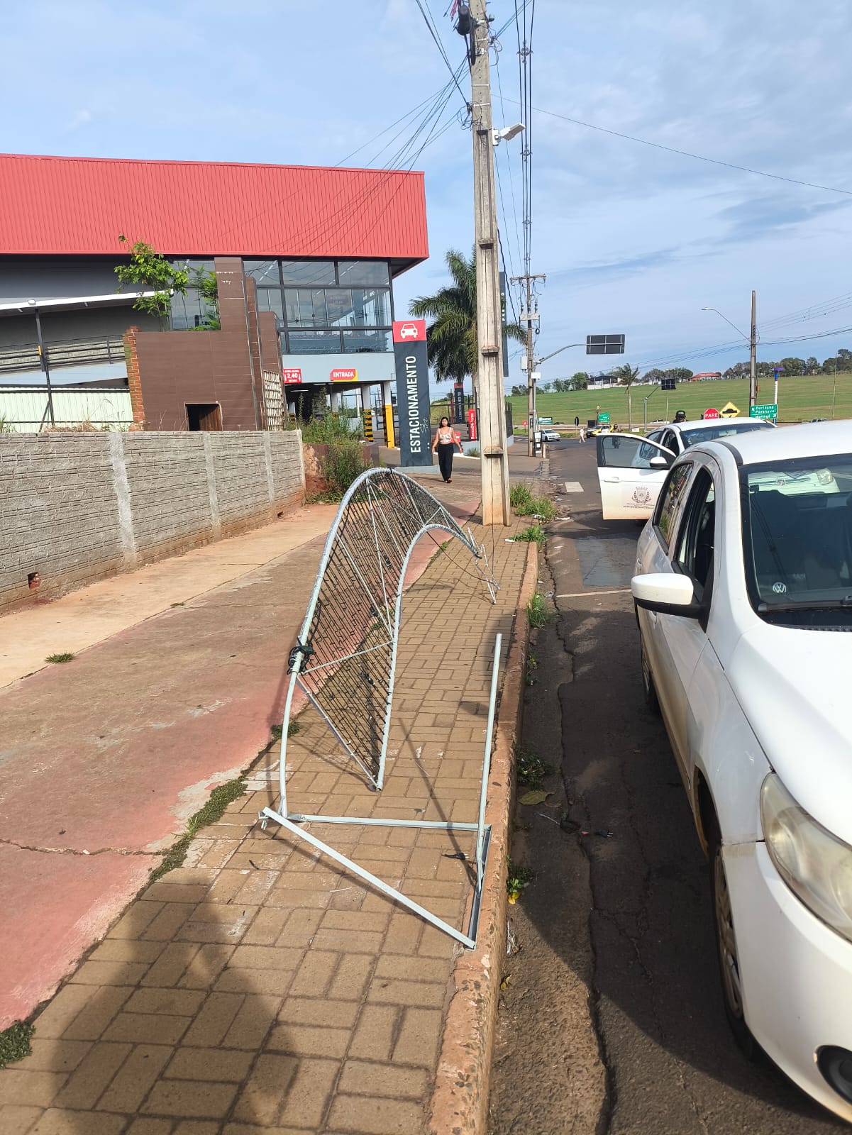 Vandalismo destrói parte da iluminação natalina em Mandaguaçu