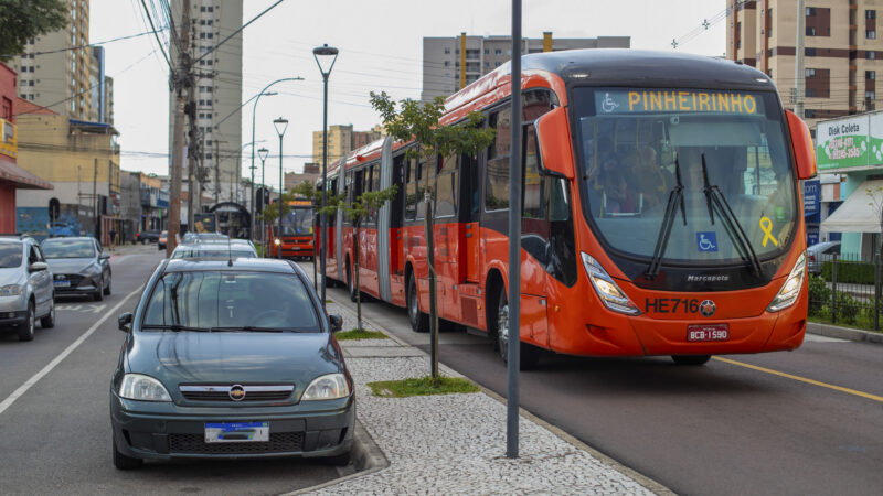 Acidentes envolvendo ônibus e problemas apontados em auditorias ampliam debate sobre segurança do transporte no Paraná