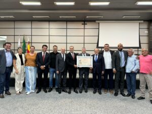 Em Maringá, Assembleia Legislativa do Paraná entrega título de Cidadão Benemérito ao Apóstolo Celso Santos