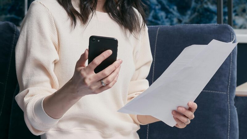 Mulheres negociam mais dívidas que os homens, revela Serasa