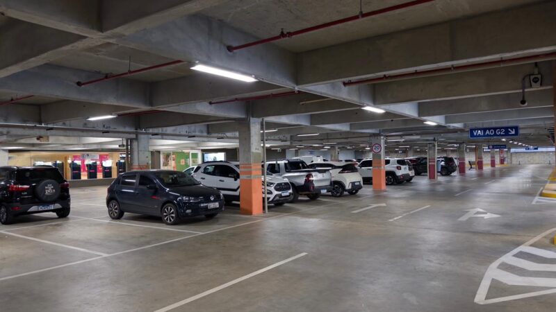 Plaza Campos Gerais oferece estacionamento gratuito no horário de almoço
