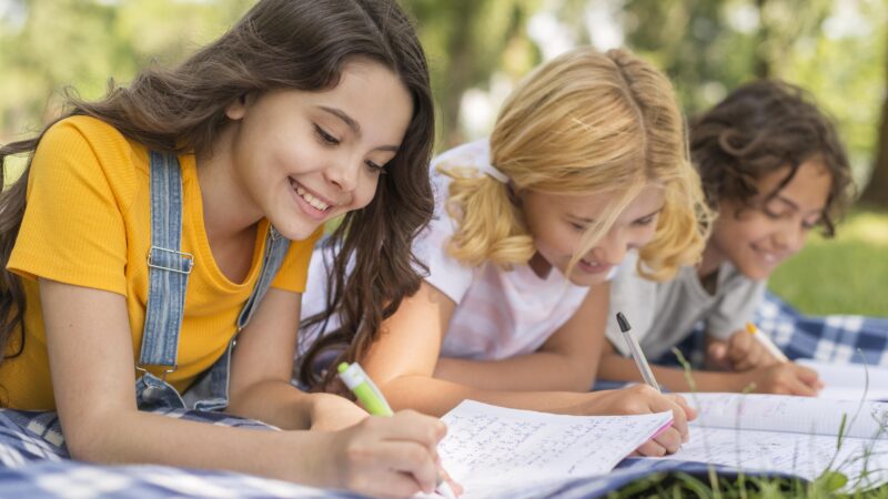 Férias em casa ou colônia de férias: como decidir a melhor opção para as crianças