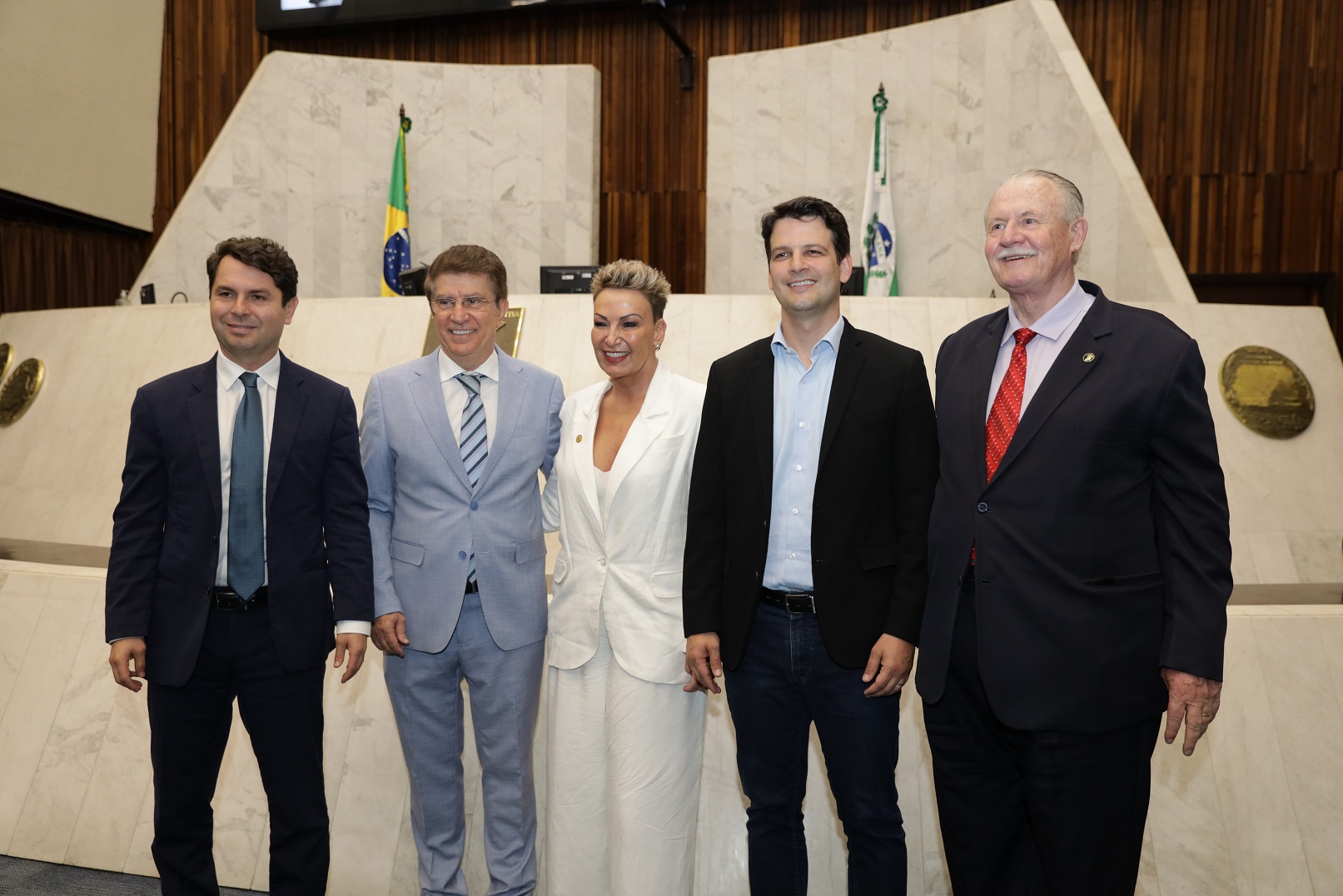 Neurocirurgião Ricardo Ramina recebe título de Cidadão Benemérito do Paraná