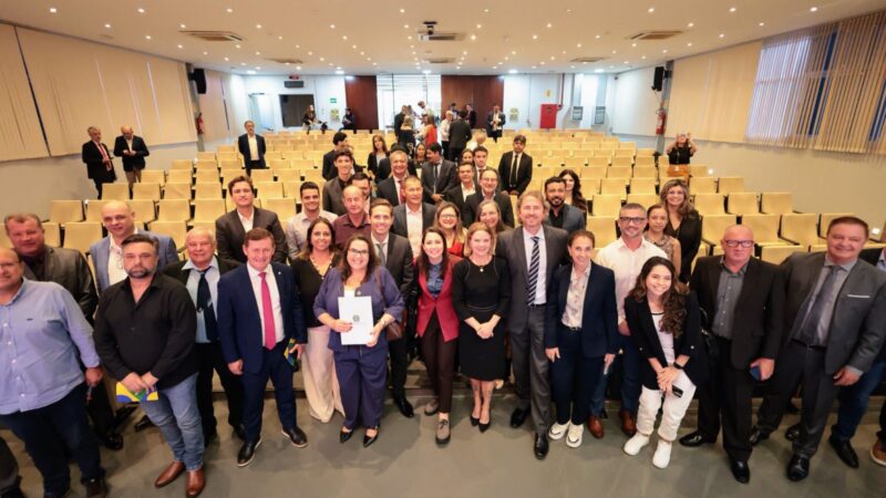 Mais dinheiro e mais investimento para melhorar a vida do povo paranaense”, afirma Zeca Dirceu em Brasília