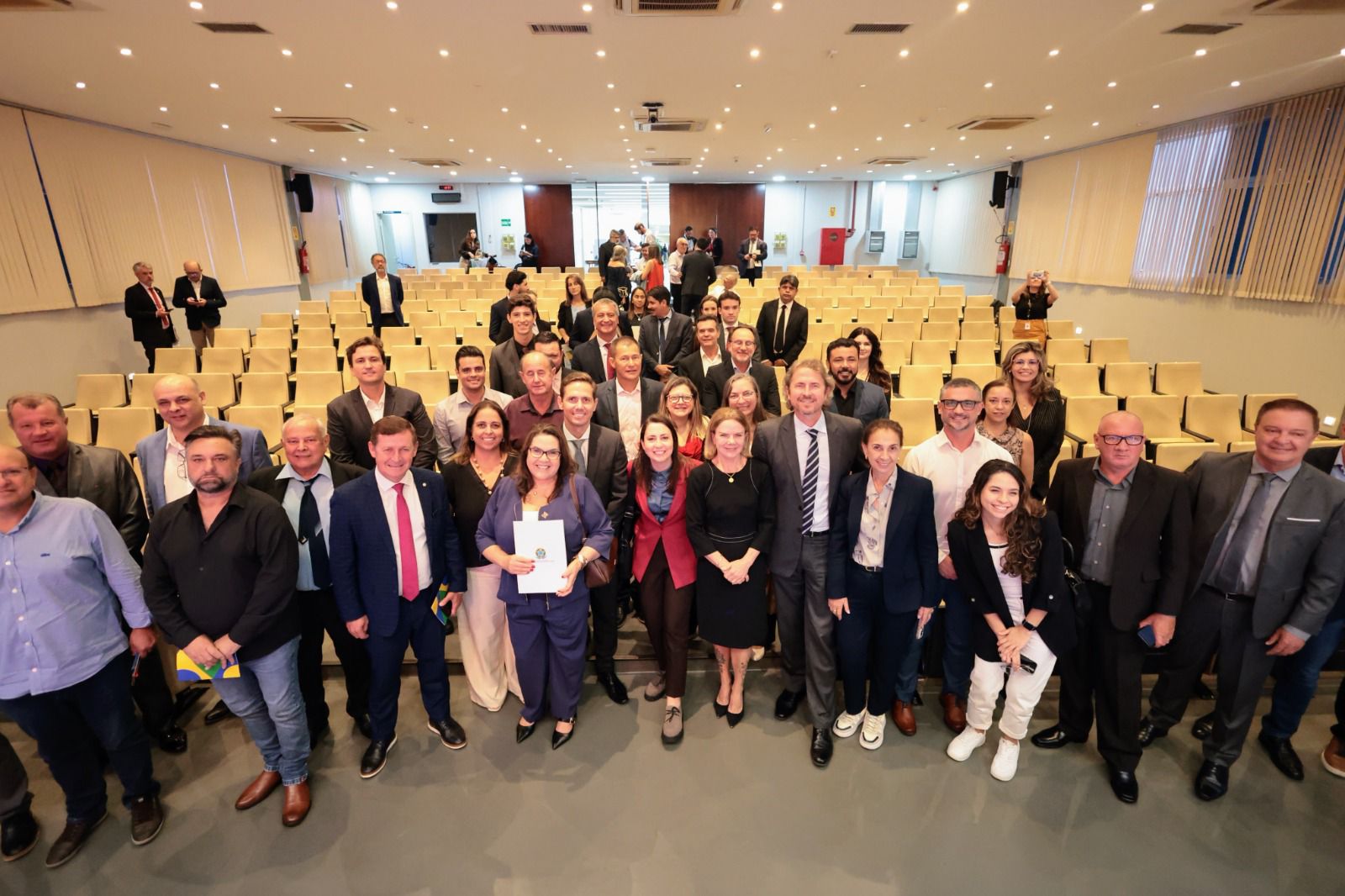 Mais dinheiro e mais investimento para melhorar a vida do povo paranaense”, afirma Zeca Dirceu em Brasília